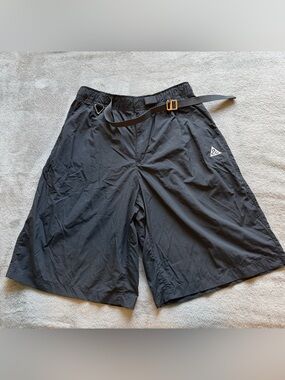 Nike ACG Outdoor Hiking Shorts Size Small - No flaws